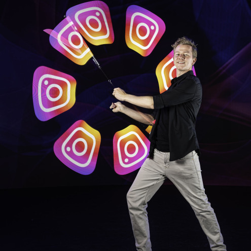 With Visual Poi V5 CLASSIC, your logos will be seen