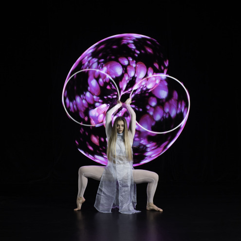 Show images with super resolution and detail