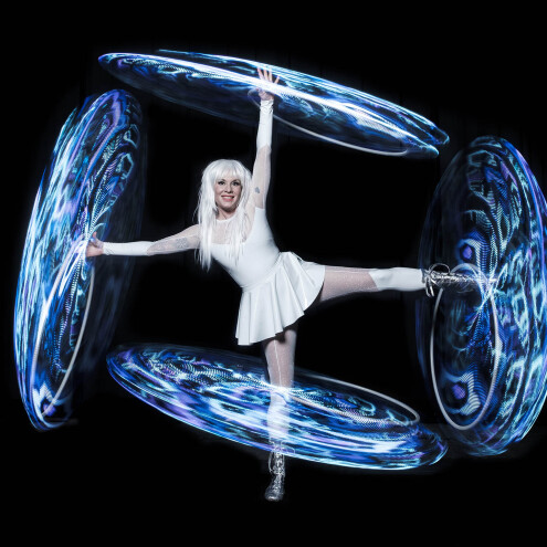 Jessica from Spin Starlets spinning Visual hoops