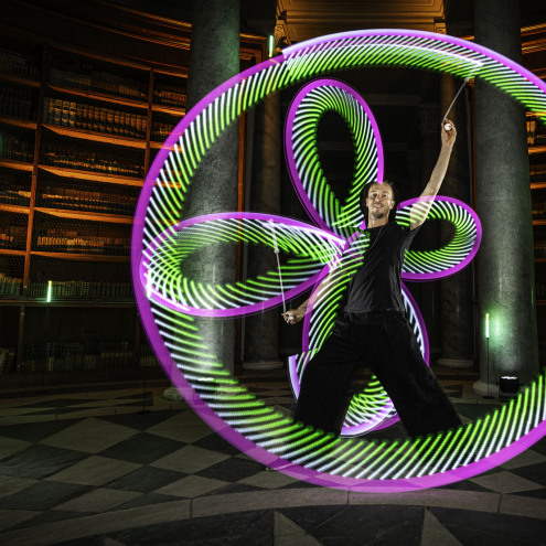 Lumi Poi – draw beatiful patterns!