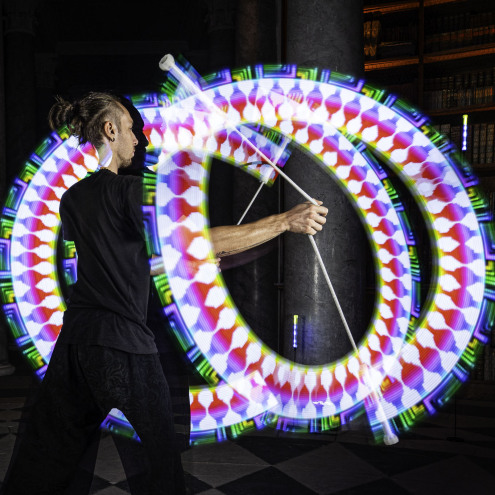 Use own images and graphics and program Lumi poi to your needs!