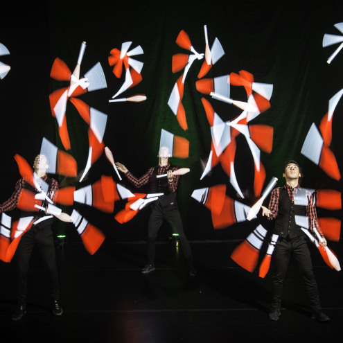 LED juggling club by Pyroterra Lighttoys