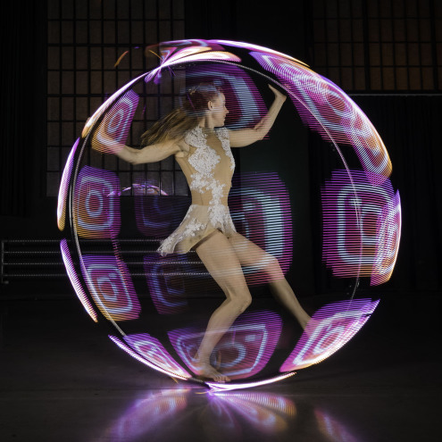 Display pictures or logos on the Cyr wheel