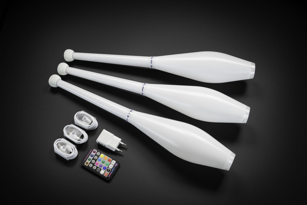 Set of 3 LED jugggling clubs with accessories