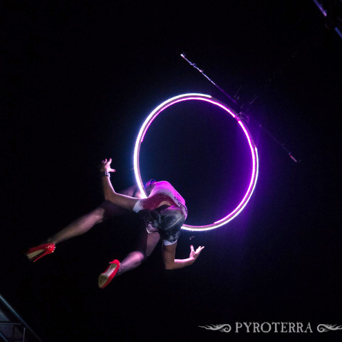 LED Lyra FT2 – thrill your audience from high above!