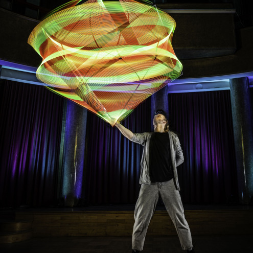 Lumi Cube FT2 – Magnificent LED prop for artists
