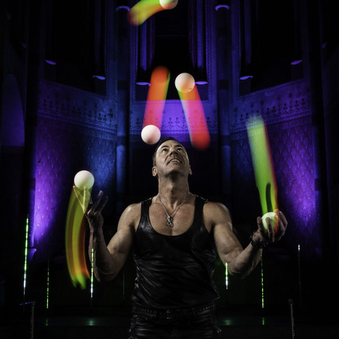 LED Juggling Ball – with dual color hemispheres
