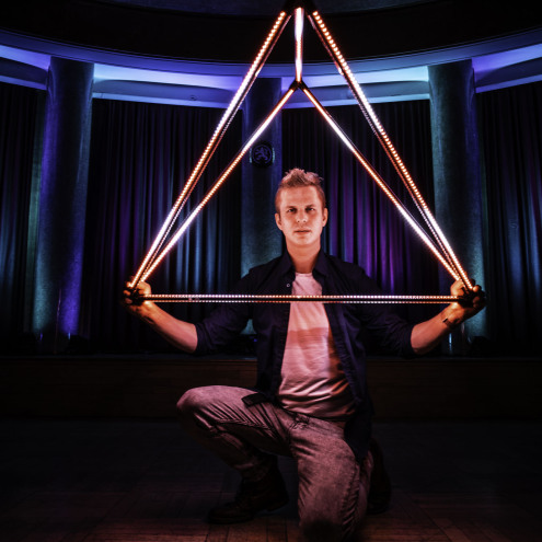 Lumi LED pyramid tetrahedron