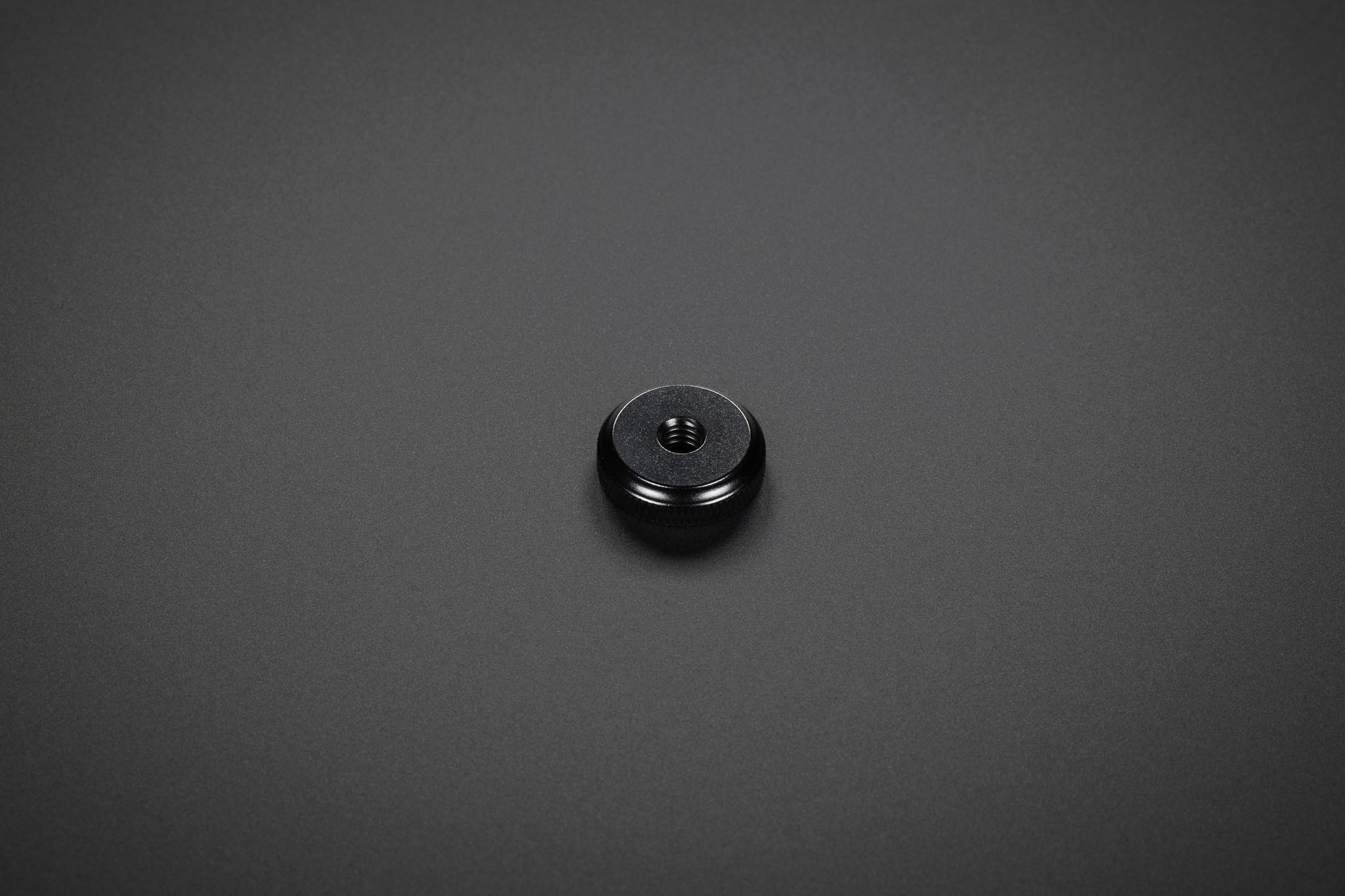 Tripod mount knob